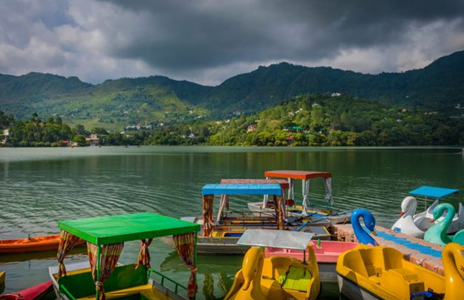 नैनीताल में बसा ये हिल स्टेशन की खूबसूरती आपका मन मोह लेगी।